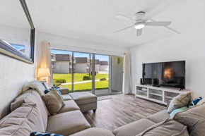 Family Friendly Ground Floor Condo on Car Free Beach - Surfside 108